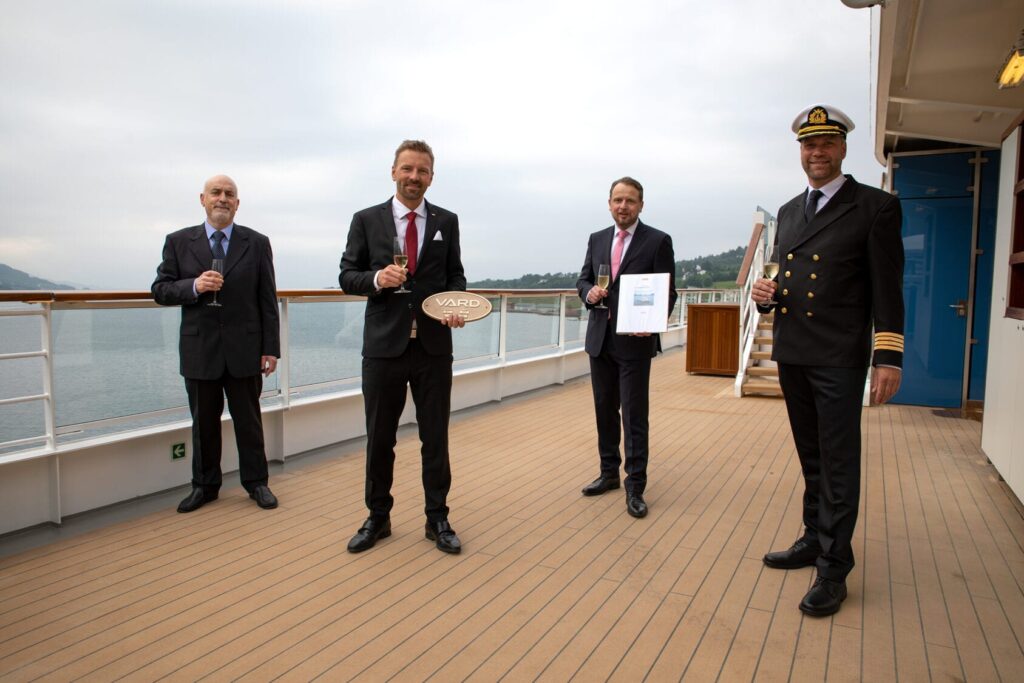 Handover-of-HANSEATIC-spirit-photo-Niklas-Faralisch-Hapag-Lloyd-Cruises